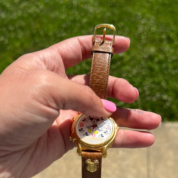 Vintage Disney Gold Brown Leather Watch - Picture 4 of 5